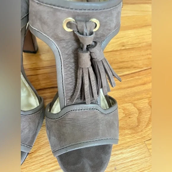 Coach Tristen Elephant Nubuck Leather Sandals
Heels w/ Turnlock & Tassel 9.5 - Picture 4 of 11